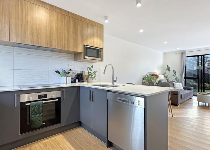  at 4/17 Rewarewa Road, Te Atatu Peninsula, Waitakere City, Auckland
