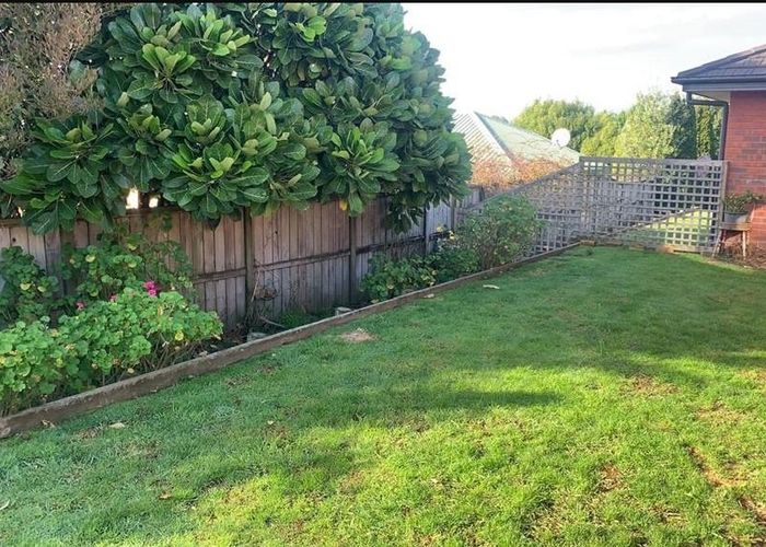  at 16 Highgrove Drive, Grandview Heights, Hamilton