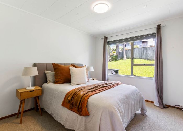  at 21 Erica Road, Sunnynook, Auckland