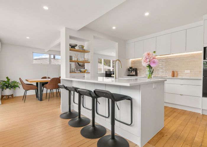  at 28 Kingdale Road, Henderson, Auckland
