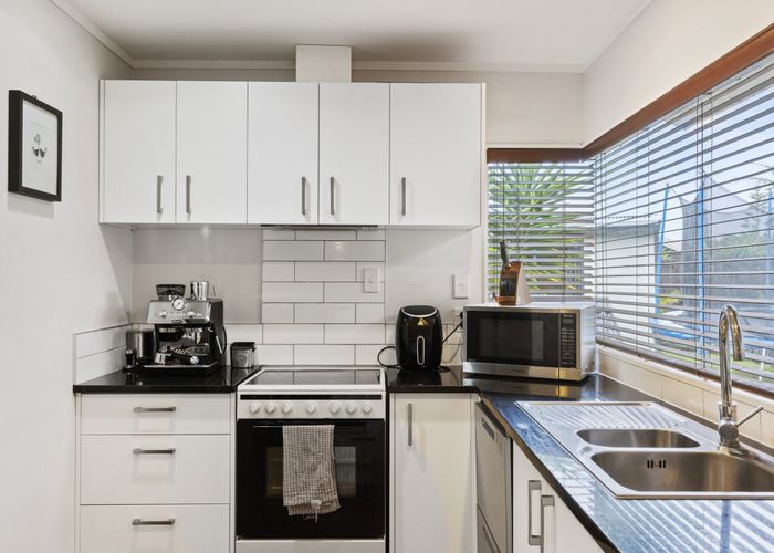  at 7 Robina Court, Burswood, Auckland