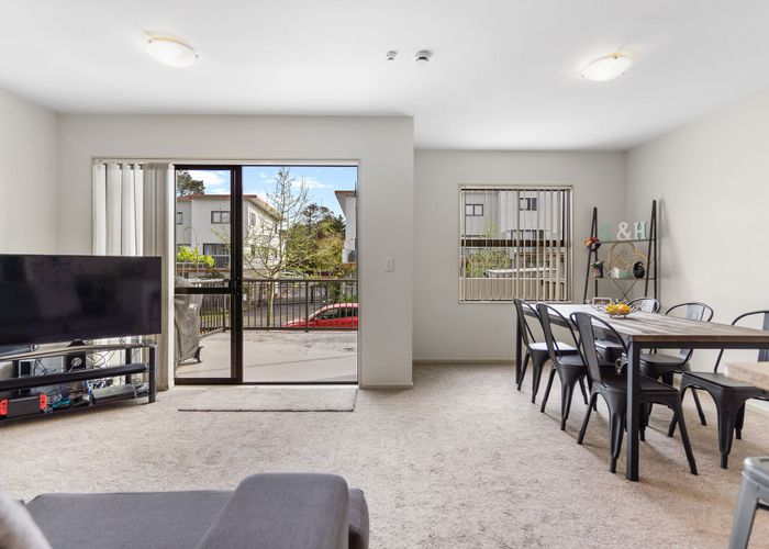 at 3/124 Stancombe Road, Flat Bush, Auckland