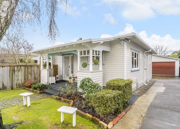  at 8 Sutherland Avenue, Silverstream, Upper Hutt