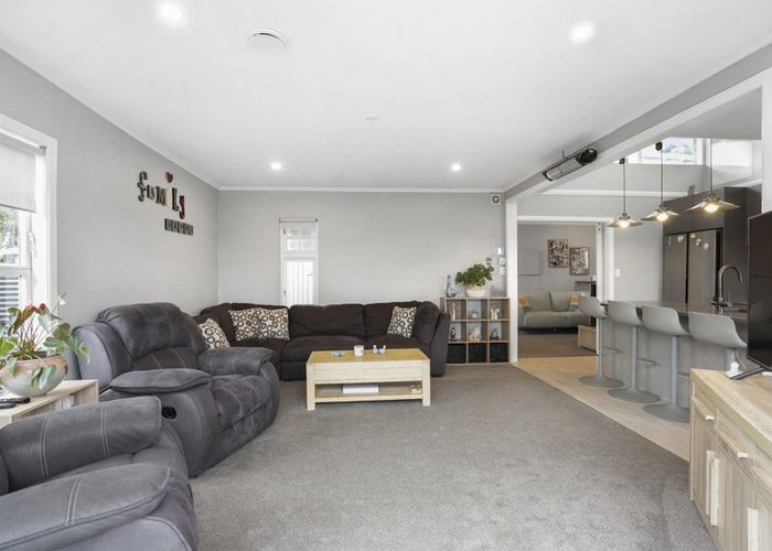  at 85 Rangeview Road, Sunnyvale, Waitakere City, Auckland