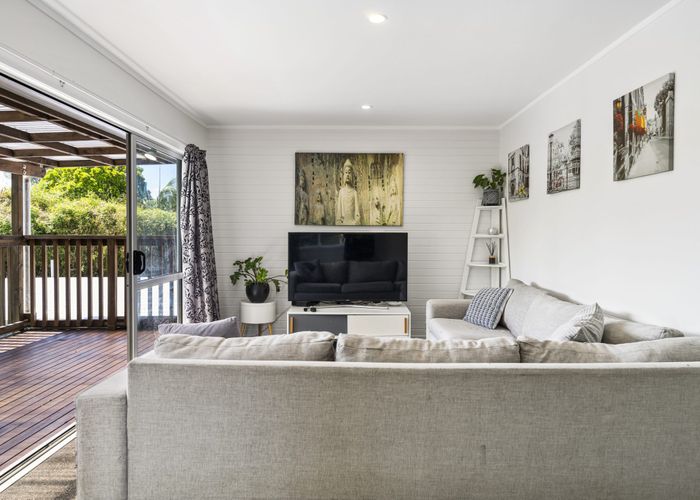  at 9 Dallow Place, Henderson, Waitakere City, Auckland