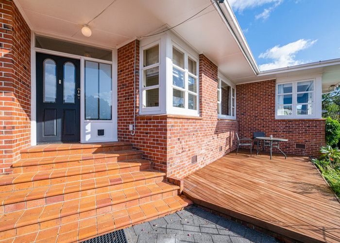  at 8 Ava Avenue, Titirangi, Auckland
