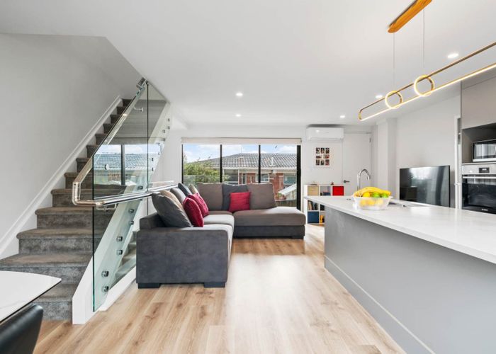  at 2/66 Bruce Road, Glenfield, North Shore City, Auckland
