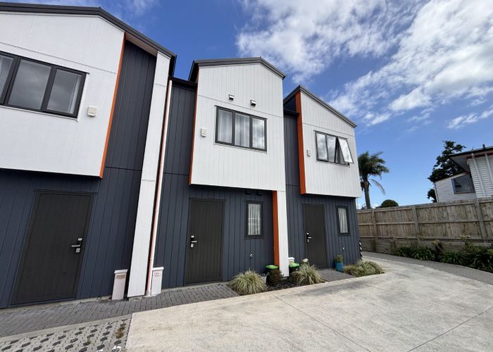  at 2/112 Moore Street, Howick, Manukau City, Auckland