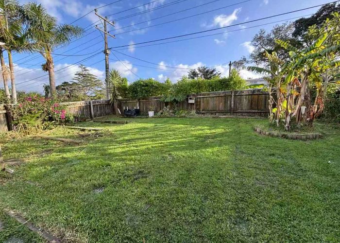  at 1/56 Roberts Road, Glenfield, North Shore City, Auckland