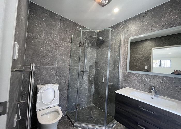  at 18D Penfold Place, Henderson, Waitakere City, Auckland