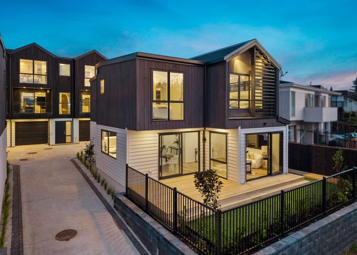  at 10A & D Prince Regent Drive, Half Moon Bay, Manukau City, Auckland