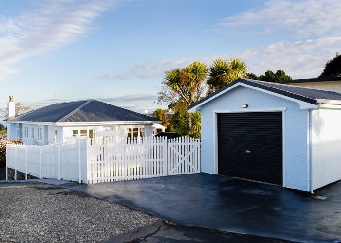  at 70 Aberdeen Road, Saint Clair, Dunedin