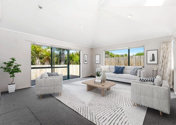  at 2/52 Donald Street, Stanmore Bay, Whangaparaoa