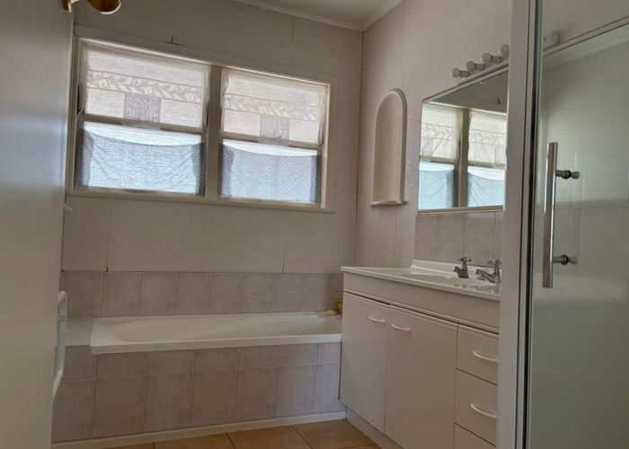  at 68 Reeves Road, Pakuranga Heights, Manukau City, Auckland