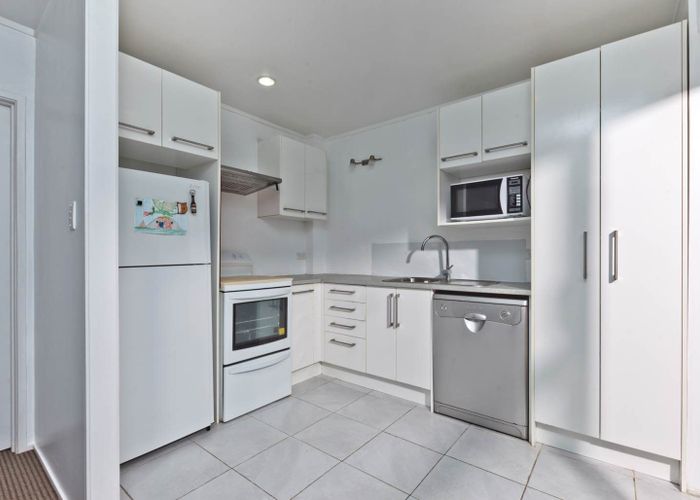  at 58b Peach Road, Glenfield, North Shore City, Auckland