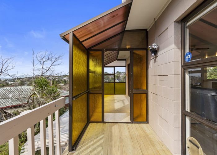  at 2/90 Browns Bay Road, Rothesay Bay, Auckland