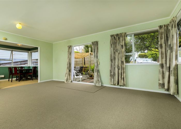  at 4 Chislehurst Street, Henderson, Auckland