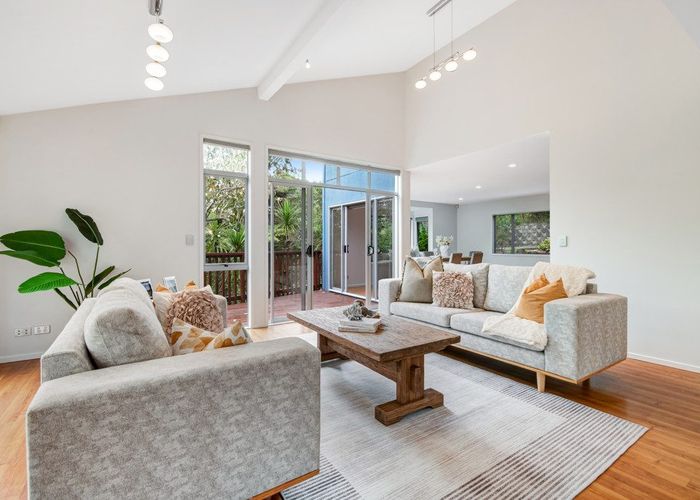  at 9 Springwater Vale, Unsworth Heights, North Shore City, Auckland