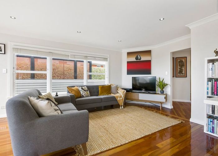  at 16 Hadfield Street, Beach Haven, Auckland