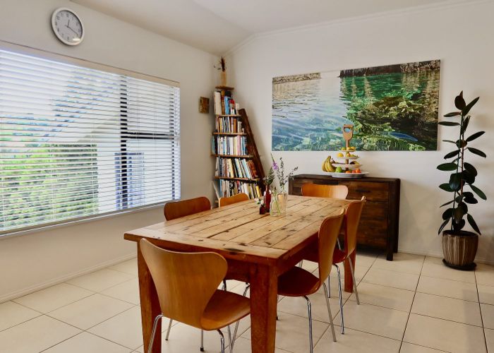  at 7 Frenz Drive, Titirangi, Auckland