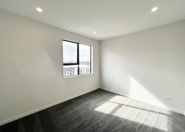  at 5 Heketara Way, Westgate, Waitakere City, Auckland