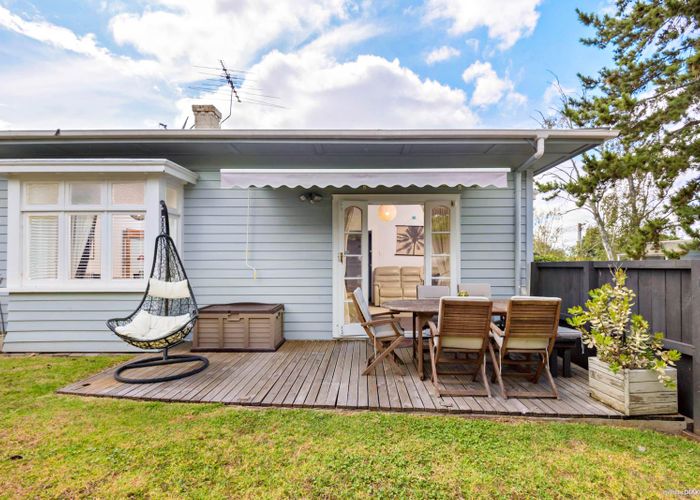  at 19 Hill Road, Papatoetoe, Auckland