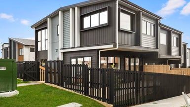  at 3/143 Carlisle Road, Northcross, Auckland