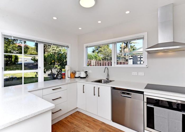 at 2/37 Glencoe Road, Browns Bay, North Shore City, Auckland
