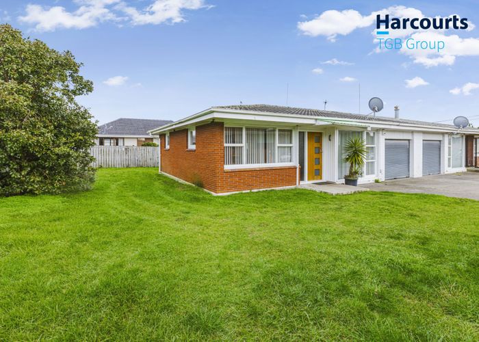  at 2/55 Orams Road, Hillpark, Auckland