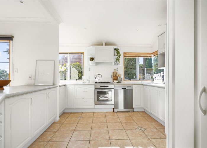  at 26 West Ridge Drive, Western Heights, Hamilton