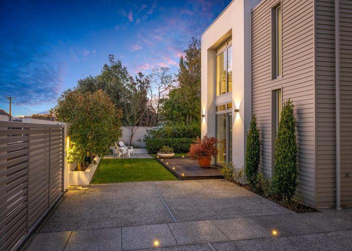  at 10 Garreg Road, Fendalton, Christchurch City, Canterbury