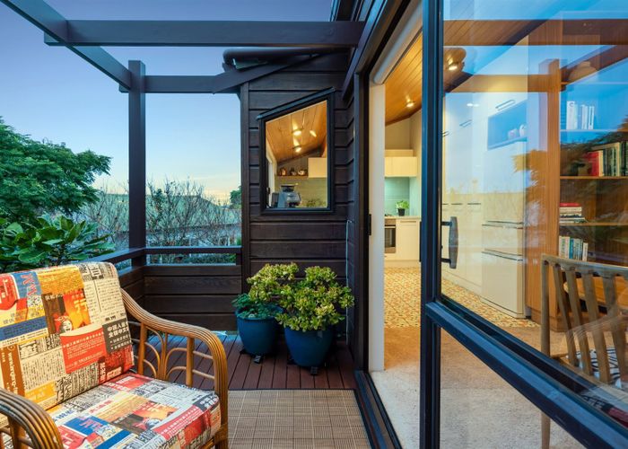  at 4/11 Faulkner Road, Northcote Point, Auckland