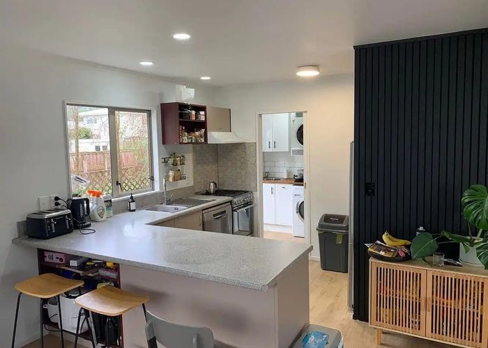  at 131C Queens Drive, Lyall Bay, Wellington