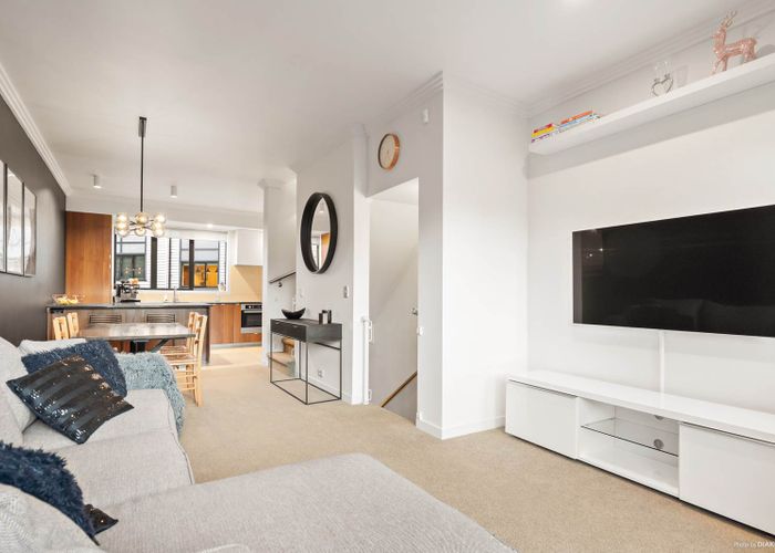  at 311 Murphys Road, Flat Bush, Auckland