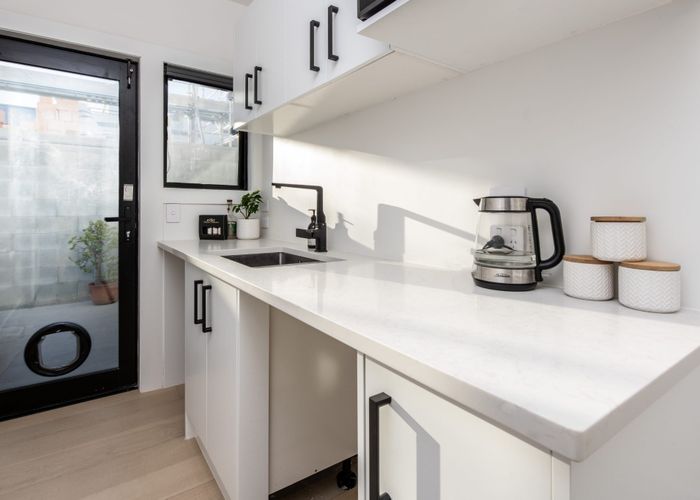  at 1/8 Clifton Road, Waiake, North Shore City, Auckland