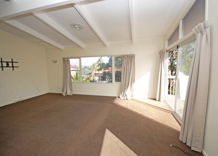 at 1/40 Woodstock Road, Forrest Hill, North Shore City, Auckland
