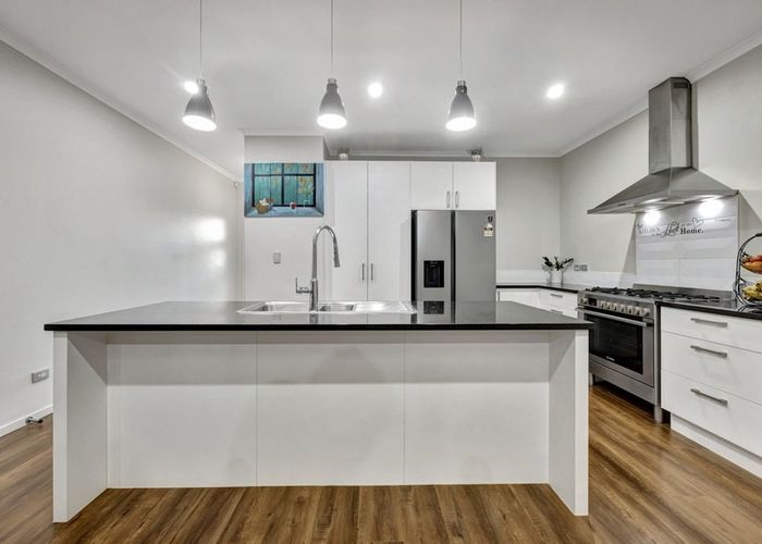  at 10 Teaview Court, Huntington, Hamilton