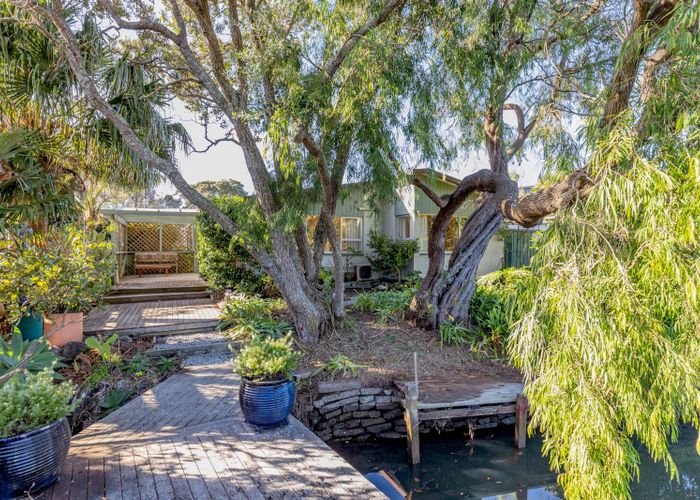  at 2/15 Omana Road, Milford, Auckland
