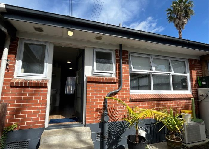  at 2/10 Lotus Lane, Mangere East, Auckland