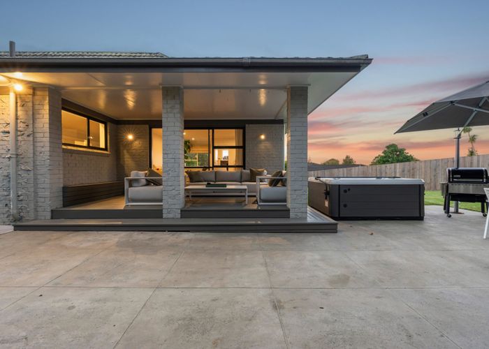  at 14 Hamish Place, Sunnyhills, Manukau City, Auckland