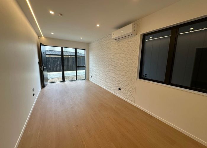  at 2/32 Bradbury Road, Botany Downs, Manukau City, Auckland