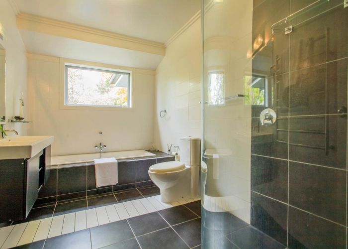  at 4 Harding Avenue, Mount Wellington, Auckland City, Auckland