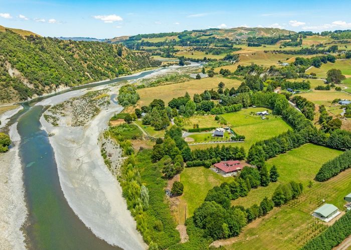  at 195 Rowes Road, Hunterville