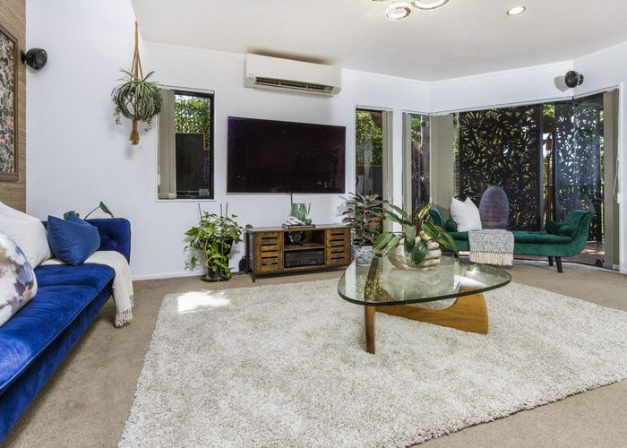  at 1/20 Kiteroa Terrace, Rothesay Bay, Auckland