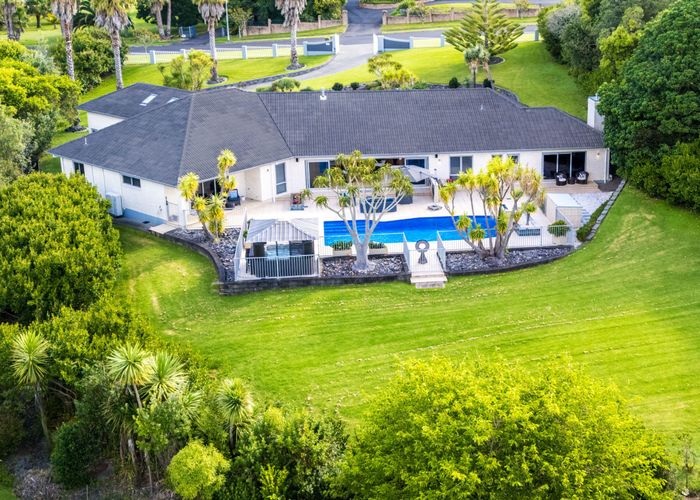  at 7 Burgundy Park Avenue, Henderson, Waitakere City, Auckland