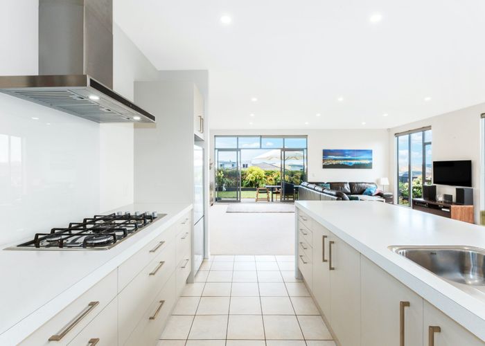  at 14 Ashwood Street, Woodridge, Wellington