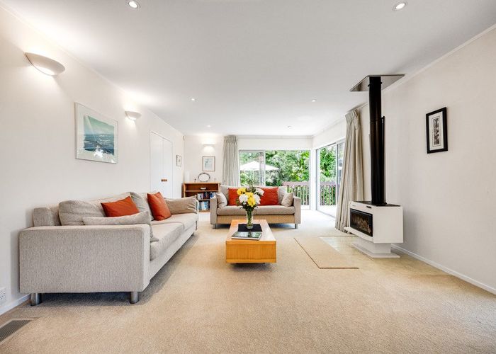  at 27 Redwing Street, Browns Bay, Auckland