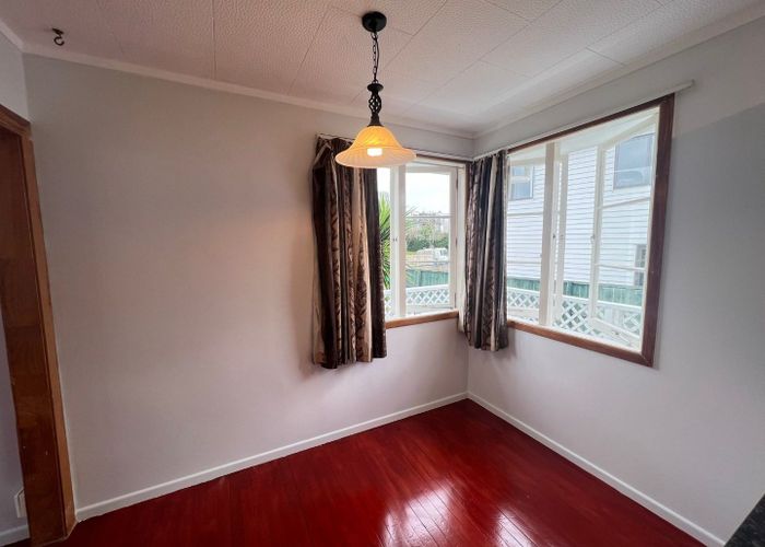  at 31 Essex Street, Te Atatu South, Waitakere City, Auckland