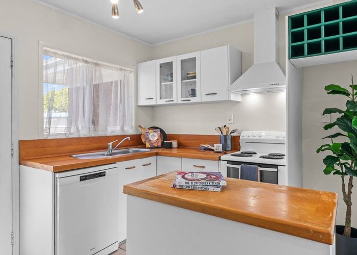  at 2/17 Crossfield Road, Glendowie, Auckland