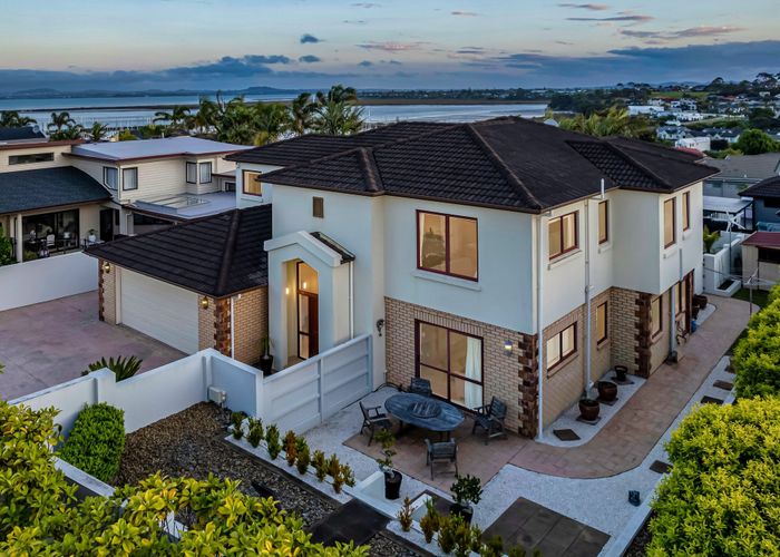  at 5 Courtneys, West Harbour, Auckland